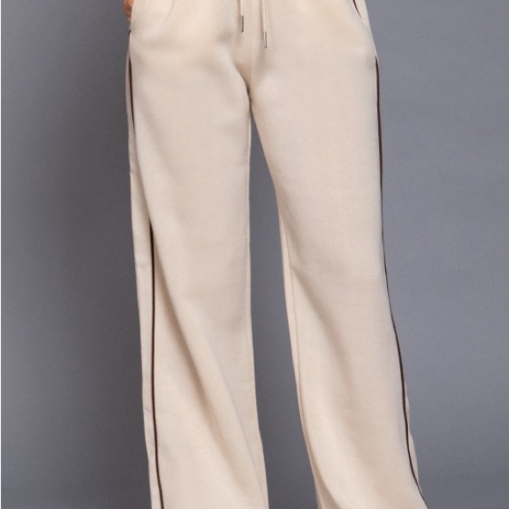 Cream Sweatshirt and Pants Set with 85 Print - Picture 4 of 5